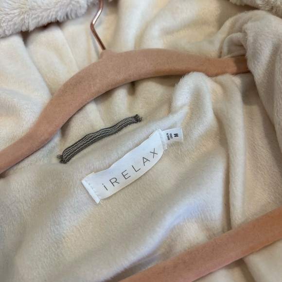 SOFT Blanket Robe - Picture 4 of 13